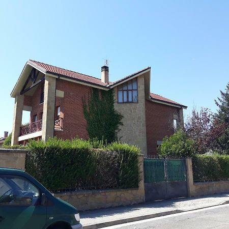 Preciosa Casa Independiente Con Piscina Cubierta Y Gran Jardin Privados 哈罗 外观 照片