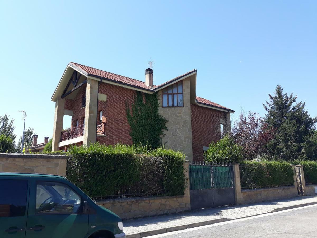 Preciosa Casa Independiente Con Piscina Cubierta Y Gran Jardin Privados 哈罗 外观 照片